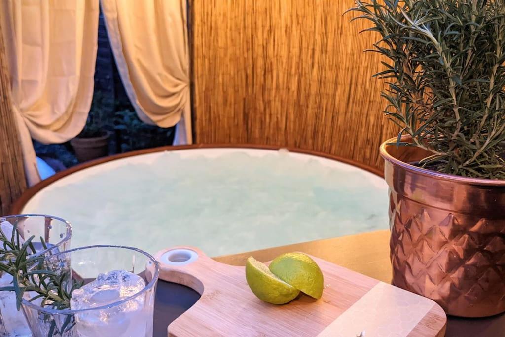 Baker'S Cottage, Urban Spa And Garden Bar イブシャム エクステリア 写真